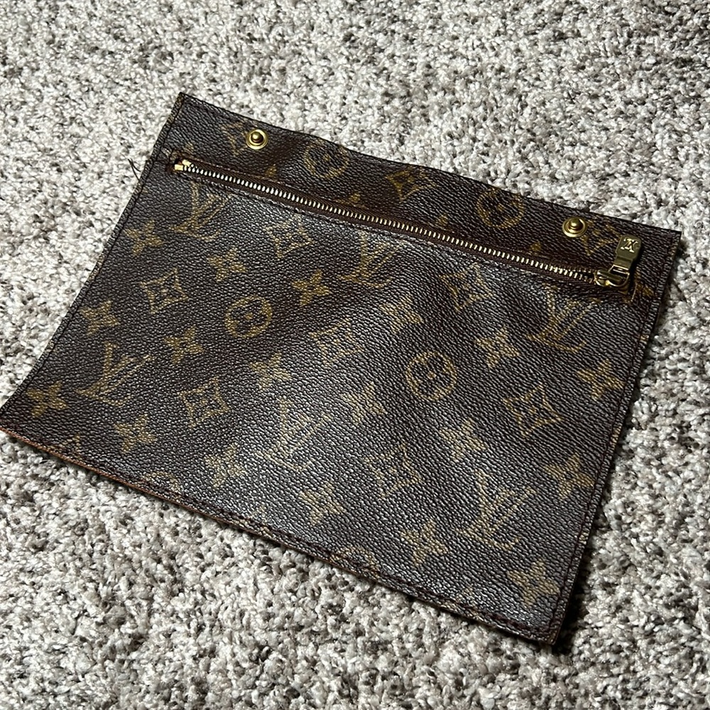 Louis Vuitton Randonnee pouch - Picture 11 of 11